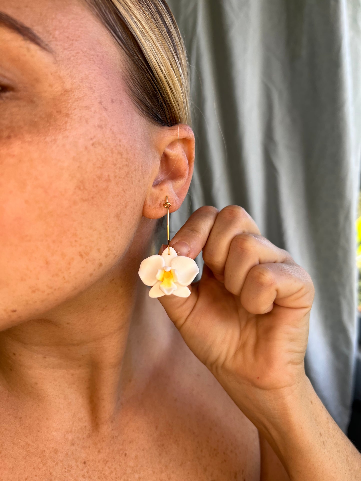 Small Orchid Hoop White