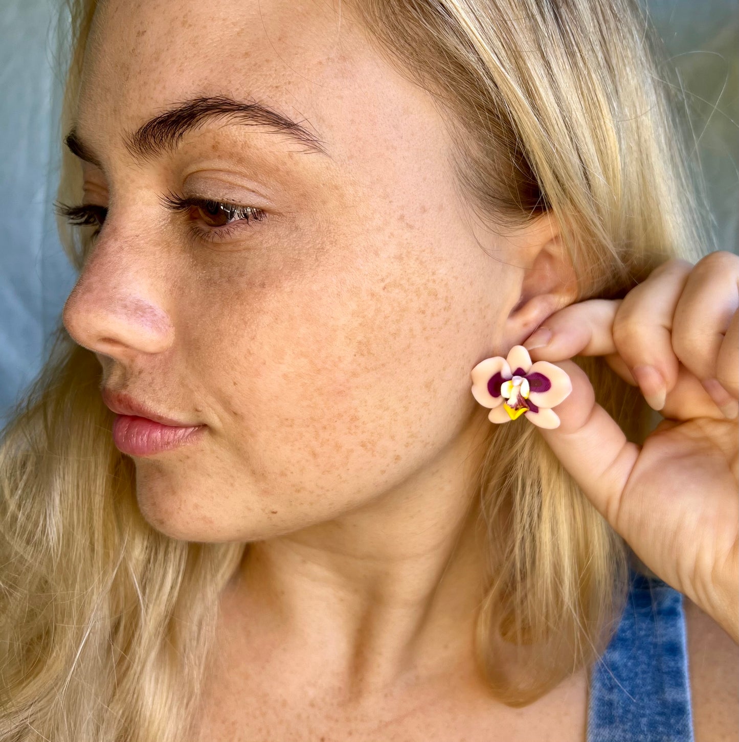 Eye Orchid Mini Stud